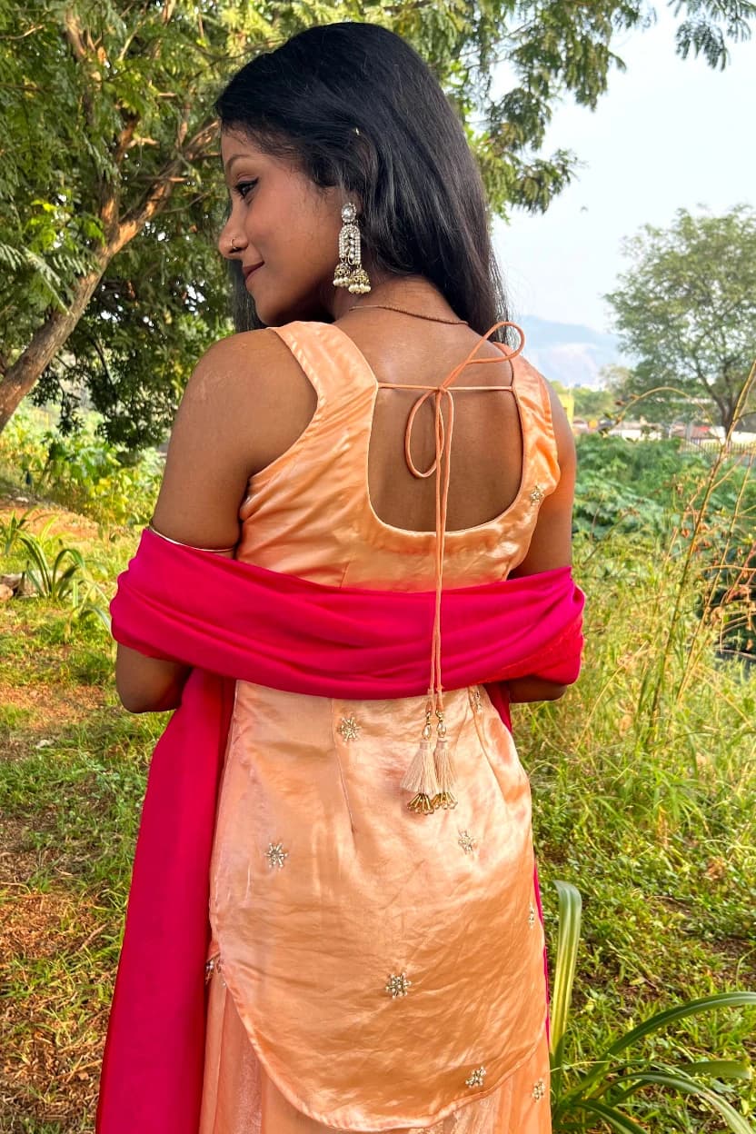 Sajra - tissue organza kurta set in peachy tones with a pink dupatta — Image 2